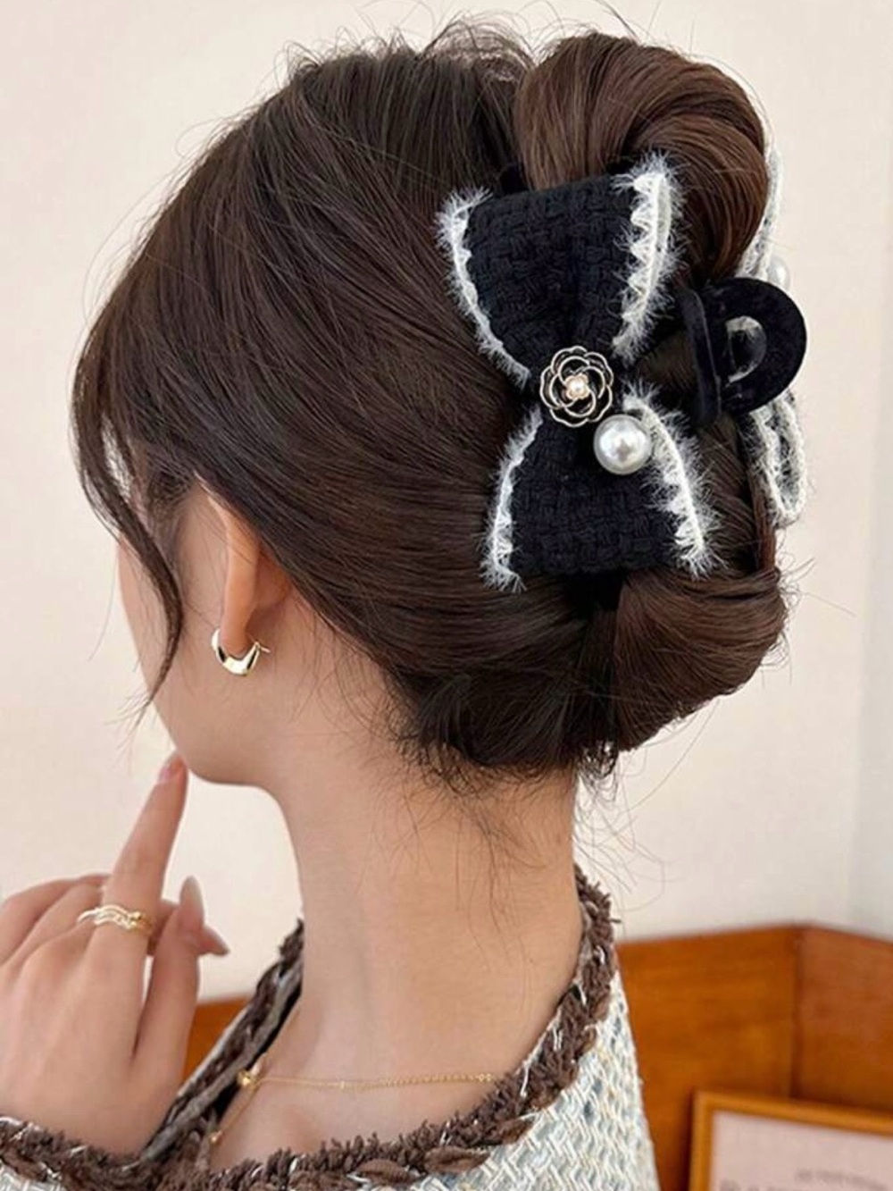Elegant Black Bow Hair Clip with Pearl Accent